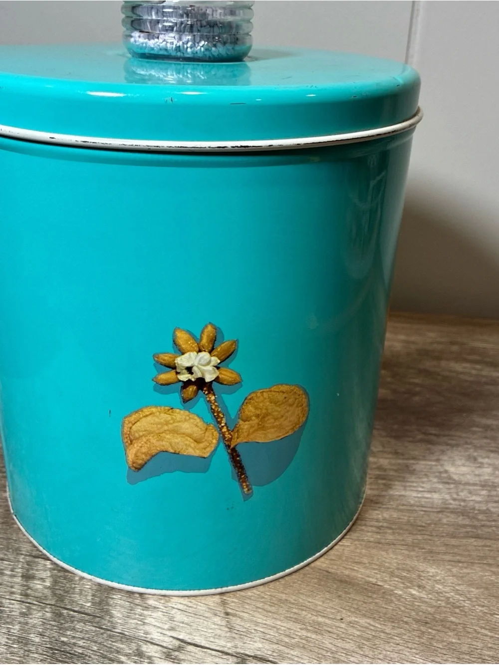 Vintage Teal Blue Krispy Kan Cracker/ Chip Tin With Magic Dri Knob Collectible